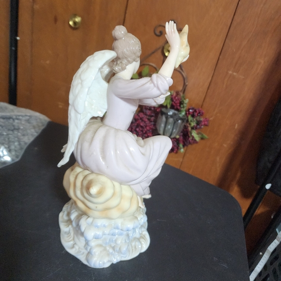 O'WELL EUC 12" PORCELAIN ANGEL SEASHELL 2002 COLLECTORS EDITION - Picture 4 of 8
